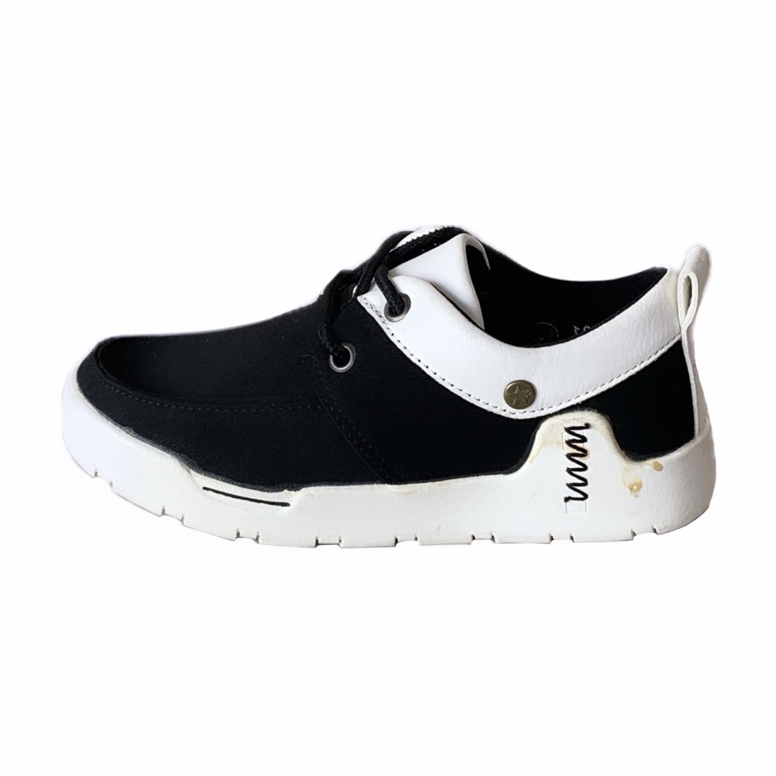 کفش‌ بچگانه داکرز از جنس نبوک ساندرز